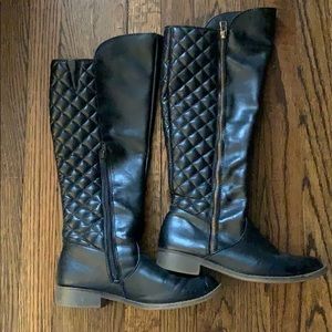 TALL BLACK QUILTED ZIPPER BOOTS
